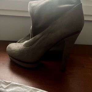 Jennifer Lopez Taupe Heeled Boots